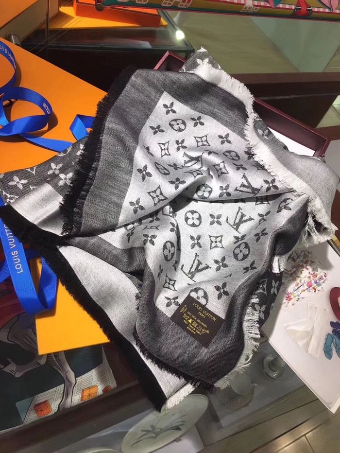 Louis Vuitton Scarf LV00110